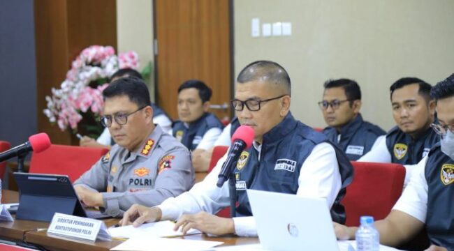 Direktur Tindak Pidana Korupsi Kortastipidkor Polri, Brigjen Pol. Totok Suharyanto, S.I.K., M.Hum saat memberikan keterangan kepada awak media dalam konferensi pers Rabu (31/12/2025)
