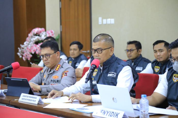 Direktur Tindak Pidana Korupsi Kortastipidkor Polri, Brigjen Pol. Totok Suharyanto, S.I.K., M.Hum saat memberikan keterangan kepada awak media dalam konferensi pers Rabu (31/12/2025)