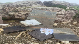 Serpihan pesawat yang diduga milik Pesawat ATR 400 yang  ditemukan pendaki di Gunung Bulusaraung kabupaten Maros. (Foto; Ist)