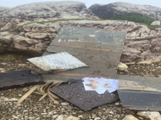 Serpihan pesawat yang diduga milik Pesawat ATR 400 yang  ditemukan pendaki di Gunung Bulusaraung kabupaten Maros. (Foto; Ist)