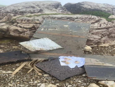 Serpihan pesawat yang diduga milik Pesawat ATR 400 yang  ditemukan pendaki di Gunung Bulusaraung kabupaten Maros. (Foto; Ist)