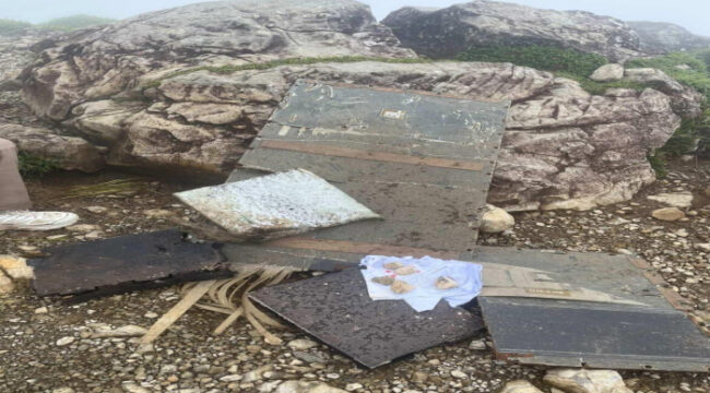 Serpihan pesawat yang diduga milik Pesawat ATR 400 yang  ditemukan pendaki di Gunung Bulusaraung kabupaten Maros. (Foto; Ist)