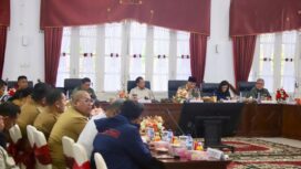 Mendagri Tito Karnavian saat memimpin pertemuan denagn Kepala Daerah Sumatera Barat. (Foto : Puspen  Kemendagri)