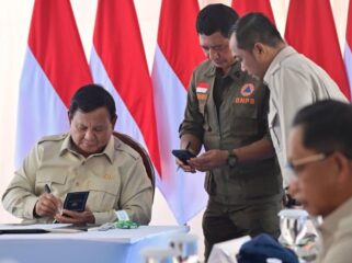 Presiden Prabowo Subianto saat berada di Tamiang Aceh. (Foto: BPMI Sesneg)