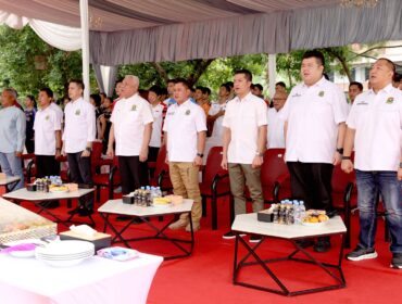 Wakil Menteri Pemuda dan Olahraga (Wamenpora), Taufik Hidayat, (nomor tiga dari kiri) saat menghadiri peresmian perkantoran baru pelatnas Pengurus Pusat Persatuan Bulu Tangkis Seluruh Indonesia (PP PBSI),. (Foto: PBSI)