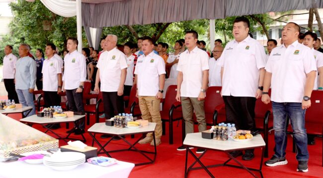 Wakil Menteri Pemuda dan Olahraga (Wamenpora), Taufik Hidayat, (nomor tiga dari kiri) saat menghadiri peresmian perkantoran baru pelatnas Pengurus Pusat Persatuan Bulu Tangkis Seluruh Indonesia (PP PBSI),. (Foto: PBSI)