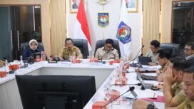 Menteri Dalam Negeri (Mendagri) selaku Ketua Satuan Tugas (Kasatgas) Percepatan Rehabilitasi dan Rekonstruksi Pascabencana Sumatera Muhammad Tito Karnavian saat bmemimpin Rapat Koordinasi (Rakor) . (Foto: Puspen Kemendagri)