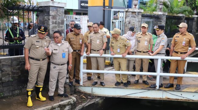 Wali Kota Jakarta Drs. Arifin M.AP saat melakukan sidak. (Foto: Kominfotik)