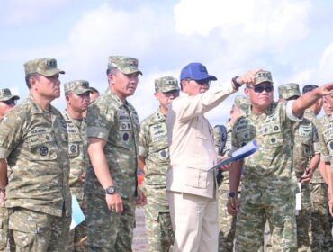 akil Menteri Pertahanan Republik Indonesia Marsekal TNI (Purn) Donny Ermawan T., M.D.S., M.S.P., melaksanakan kunjungan kerja ke Makassar guna meninjau kesiapan pembangunan infrastruktur strategis TNI Angkatan Udara di Pangkalan TNI AU Sultan Hasanuddin, Makassar, Rabu (14/1/2026).. (Foto :Puspen TNI)