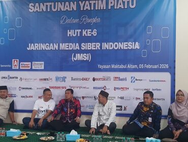 Bupati Tangerang, Maesyal Rasyid saat hadir di acara santunan yatim piatu yang diselenggarakan JMSI Banten.