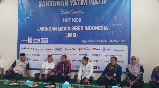 Bupati Tangerang, Maesyal Rasyid saat hadir di acara santunan yatim piatu yang diselenggarakan JMSI Banten.