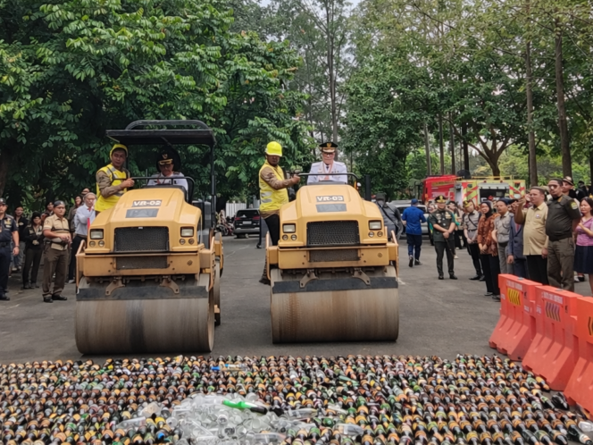 
					Pemkot Tangerang Musnahkan 1.128 Botol Miras, Tegakkan Perda dan Semarakkan HUT ke-33