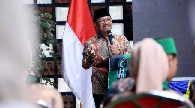 Wali Kota Tangerang, H. Sachrudin saat menyampaikan pidato di acara Pelantikan Pengurus Himpunan Mahasiswa Islam (HMI) dan Korps HMI-Wati (KOHATI) Cabang Tangerang Periode 2026–2027, yang digelar di Patio Pusat Pemerintahan Kota Tangerang, Sabtu (31/01/2026). (Foto: Istimewa)