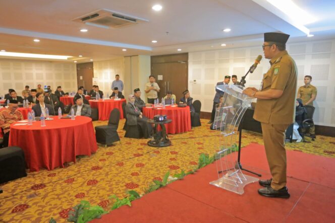 
					Wakil Wali Kota Tangerang, H. Maryono, saat memberi pengarahan dalam pelepasan 20 dai ambassador. (Foto: Istimewa)