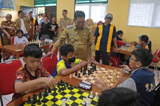 
					Sachrudin Dorong Pembentukan Karakter Anak Sejak Dini Lewat Lomba Catur