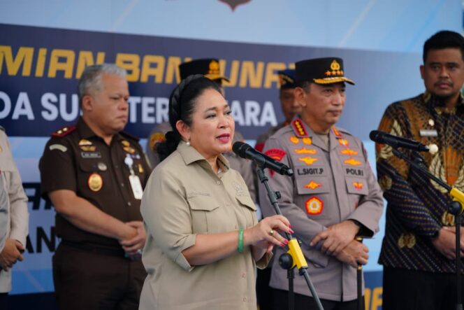 
					Kirim Bantuan 22 Kontainer untuk Bencana Sumatera, Ketua Komisi IV DPR Puji Langkah Polri
