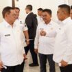 Wali Kota Tangerang, Sachrudin bersama Gubernur Banten dan Bupati Tangerang saat berdialog dengan Gubernur DKI Jakarta