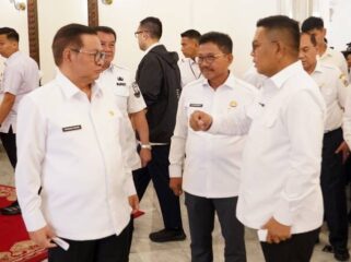 Wali Kota Tangerang, Sachrudin bersama Gubernur Banten dan Bupati Tangerang saat berdialog dengan Gubernur DKI Jakarta