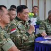 Wakil Panglima TNI Jenderal TNI Tandyo Budi R saat mendampingi Menteri Pertahanan RI Sjafrie Sjamsoeddin. (Foto: Puspoen TNI)