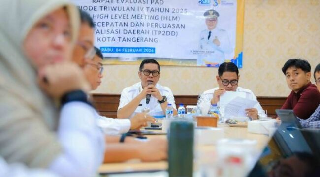 Wakil Wali Kota Tangerang, Maryono saat memberi arahan dalam rapat evaluasi PAD 2025