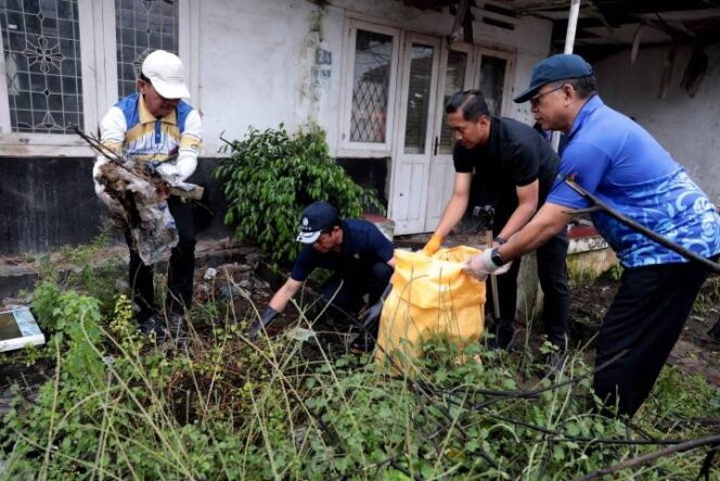 
					Kolaborasi Kemen LH dan Pemkot Tangerang Bersama TNI-Polri Gelar Aksi Bersih Massal