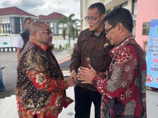 Anggota Komisi III DPR RI, Habib Aboe Bakar Alhabsyi saat tiba Pengadilan Tinggi Banjarmasin, Kamis (27/2/2026). (Foto: Ist)