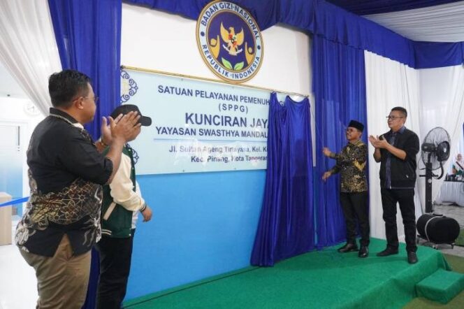 
					Wali Kota Tangerang, Sachrudin saat meresmikan SPPG Kunciran Jaya.