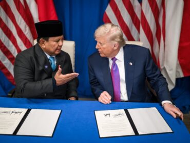 Presiden Prabowo Subianto Bersama Presiden Amerika Serikat Donald Trump usai penandatanganan  Kerjasama. (Foto: Seskab/BPMI)