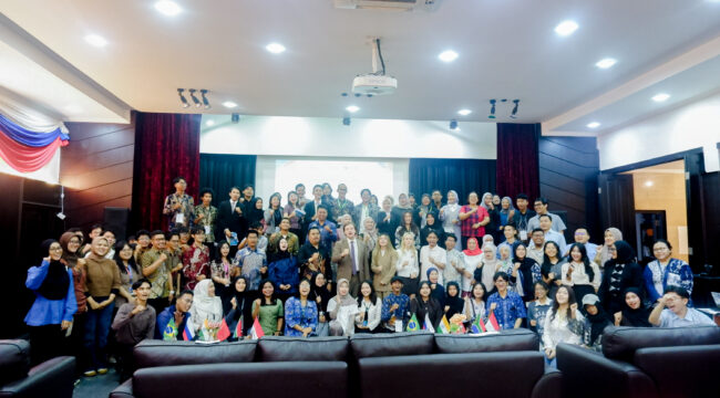 Para peserta  BRICS Green Transformation Dialogue 2026.
saat foto bersama. (Foto: GenB)