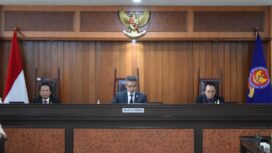 Ketua Majelis Komisi Moh. Noor Rofieq saat memimpin jalannya persidangan. (Foto: Humas KPPU)