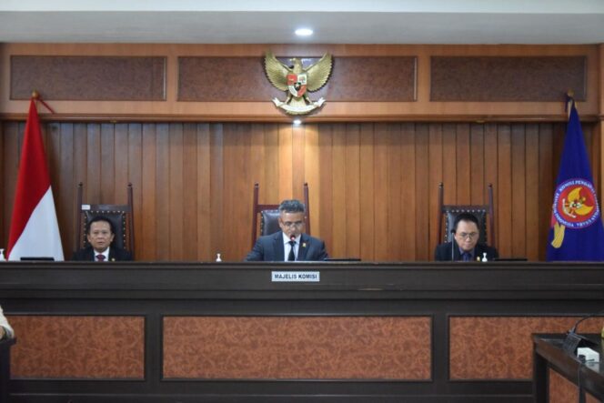 
					Ketua Majelis Komisi Moh. Noor Rofieq saat memimpin jalannya persidangan. (Foto: Humas KPPU)