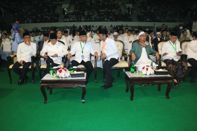 
					Ketua Umum PBNU 
 KH Yahya Cholil Staquf (Gus Yahya) bersama ribuan warga Nahdliyin saat menghadiri perayaan Harlah NU ke-100 di Istora Senayan Jakarta 
(Foto: Istimewa) 