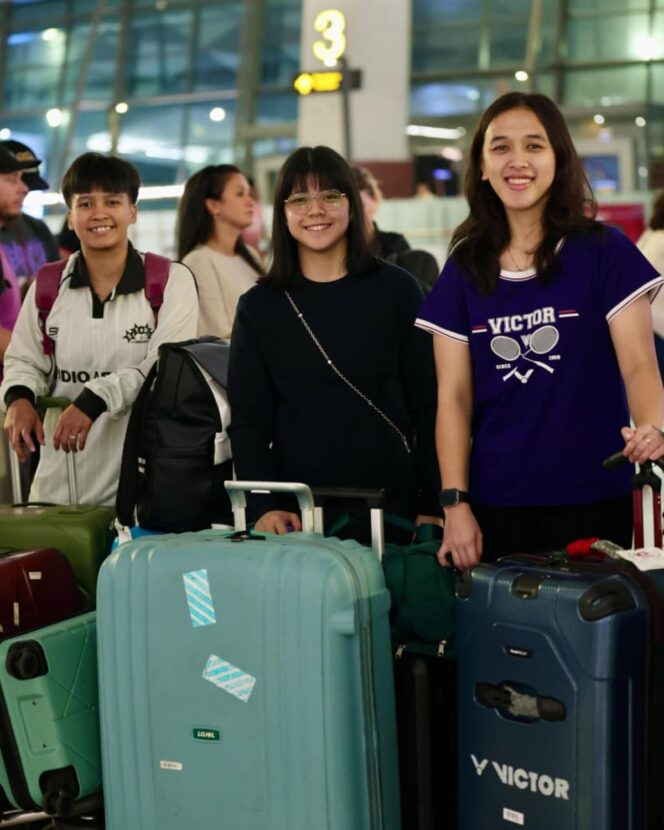 
					Tim Bulutangkis Putri Indonesia saat tiba di London Inggris. (Foto: PBSI)