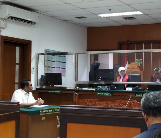 
					Kuasa Hukum Eks Karyawan  KFI , M Iqbal saat hadir di sudang perdana gugatan. (Foto : Sirhan/Jejaknarasi.id)