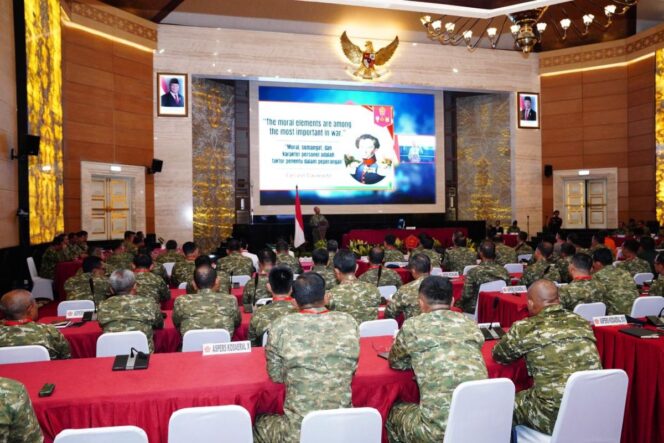 
					Suasana berlangsungnya Rapat Koordinasi Personel (Rakor Pers) TNI T.A. 2026. (Foto : Puspen TNI.)