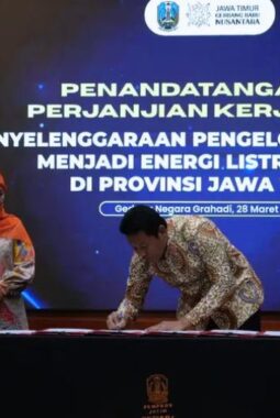 Dukung Waste To Energy, Bupati Sidoarjo Tanda Tangan PKS Bersama Gubernur Jatim
