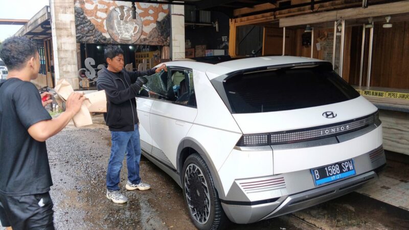 Barang bukti mobil yang dirusak Komplotan Curat Modus Pecah Kaca di Serpong