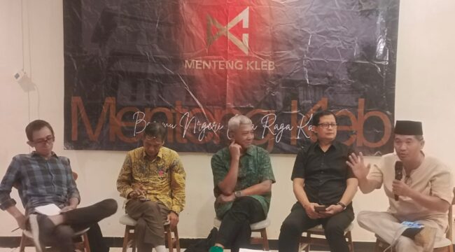 Direktur Eksekutif Lingkar Madani, Ray Rangkuti (Pojok Kanan) saat memamaprkan analisisnya soal pengungkapan Penyiraman air keras aktivis KontraS Andrie Yunus. (Foto: Ist)