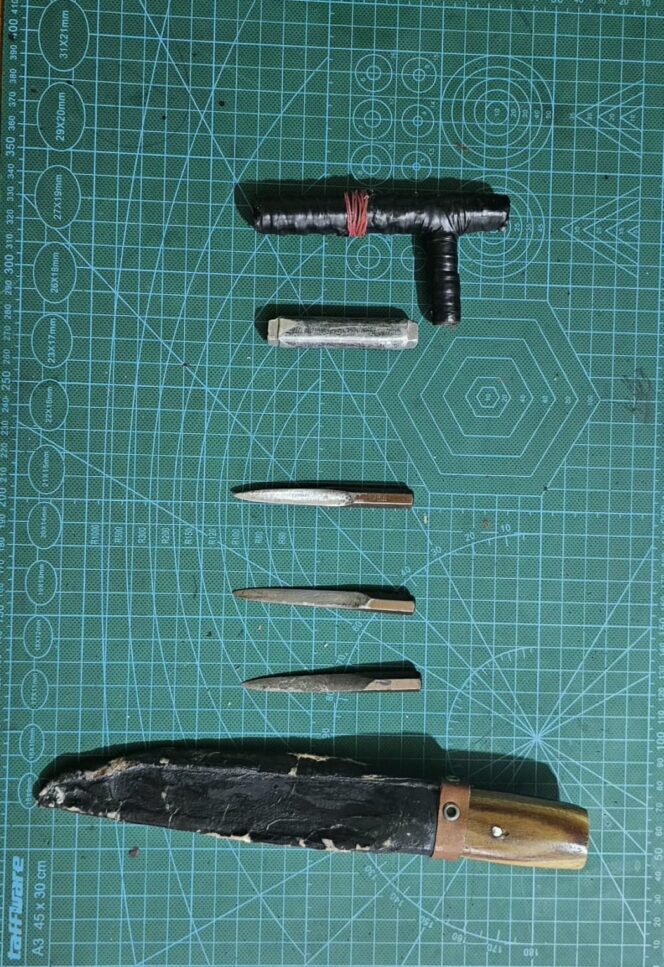 
					Sejumlah barang bukti yang diamankan Reskrim Polsek Johar Baru dari tangan dua tersangka. (Foto: Humas Polsek Johar Baru).