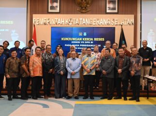 Ketua beserta beberapa anggota Komisi VII DPR RI, usai mengikuti Kunjungan Kerja Reses Komisi VII ke Tangerang Selatan, Banten, (Foto: Shane/Alma)