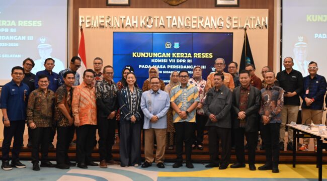 Ketua beserta beberapa anggota Komisi VII DPR RI, usai mengikuti Kunjungan Kerja Reses Komisi VII ke Tangerang Selatan, Banten, (Foto: Shane/Alma)