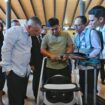 Menteri Perhubungan Dudy Purwagandhi saat melakukan pemantauan langsung ke Terminal 1 dan 2 Bandara Soekarno-Hatta, Tangerang. (Foto: Humas Kemenhub)