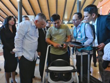 Menteri Perhubungan Dudy Purwagandhi saat melakukan pemantauan langsung ke Terminal 1 dan 2 Bandara Soekarno-Hatta, Tangerang. (Foto: Humas Kemenhub)
