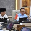 Ketua Komisi Pengawas Persaingan Usaha (KPPU) M. Fanshurullah Asa  saat bertemu dengan Menteri Desa dan PDT Yandri Susanto. (Foto; KPPU )