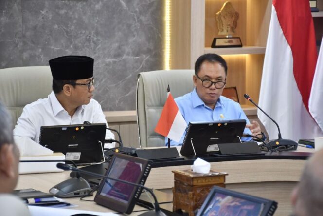 
					Ketua Komisi Pengawas Persaingan Usaha (KPPU) M. Fanshurullah Asa  saat bertemu dengan Menteri Desa dan PDT Yandri Susanto. (Foto; KPPU )
