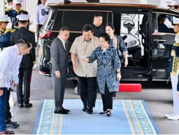 Ketuia Umum PDI Perjuangan Megawati Soekarno Putri saat tiba di istana disambut langsung oleh Presiden Prabowo. (Foto; Ist)