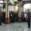 Panglima TNI Jenderal Agus Subiyanto saat memimpin Upacara Penyerahan Jenazah Mantan Wakil Presiden Try Sutrisno kepada negara. (Foto : Puspen TNI)