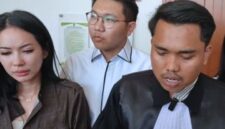 Tim Kuasa Hukum bersama adik terdakwa Agnes Brenda Lee usai persidangan. (Dok. Istimewa)