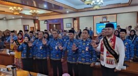 Wali Kota Jakarta Pusat, Arifin bersama Kepala Didukcapil Jakarta Pusat (Foto: Istimewa)