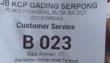 Nomor antrian bank saat ingin mencairkan gaji ke-13 tahun 2026. (Foto:Ilustrasi)